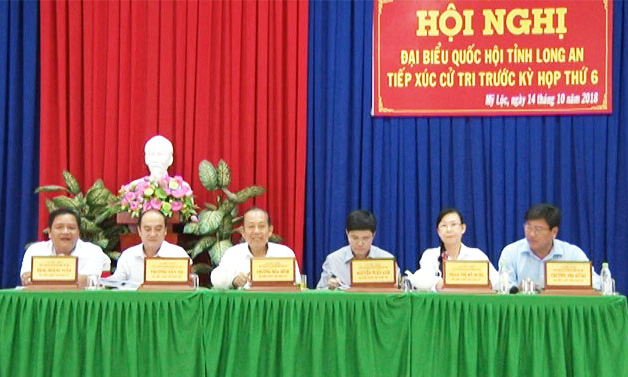 Ph&oacute; Thủ tướng Thường trực Ch&iacute;nh phủ – Trương H&ograve;a B&igrave;nh tiếp x&uacute;c cử tri tại Long An