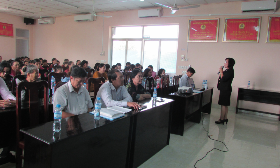 Bến Lức: N&oacute;i chuyện chuy&ecirc;n đề về b&igrave;nh đẳng giới