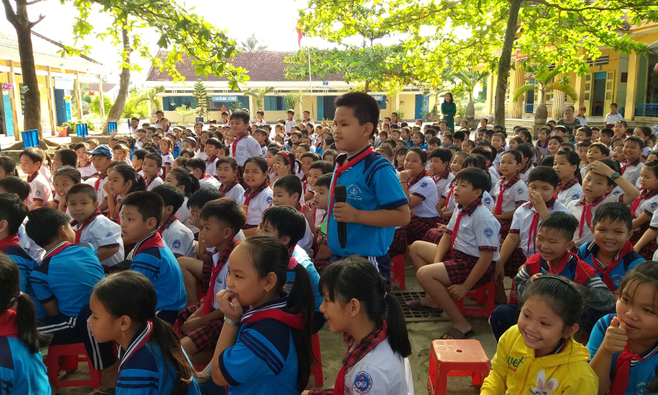 Đức Huệ: Gi&aacute;o dục kỹ năng sống cho học sinh