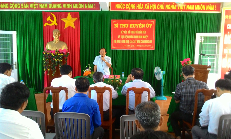 T&acirc;n T&acirc;n Thạnh: Đối thoại với người d&acirc;n về thực hiện Chương tr&igrave;nh NN ứng dụng CNC