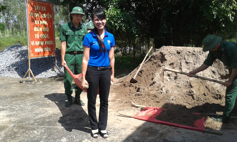 Thanh ni&ecirc;n Bến Lức với hoạt động nghĩa t&igrave;nh bi&ecirc;n giới