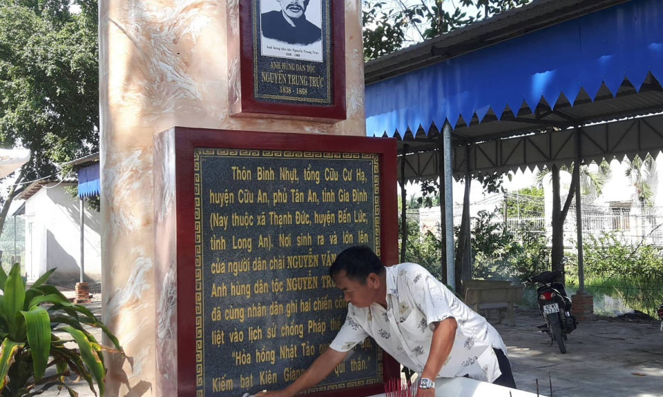 X&oacute;m Nghề nhớ c&ocirc;ng ơn Anh h&ugrave;ng &aacute;o vải Nguyễn Trung Trực