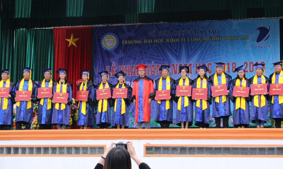 Trường ĐHKTCN Long An khai giảng năm học 2018 – 2019