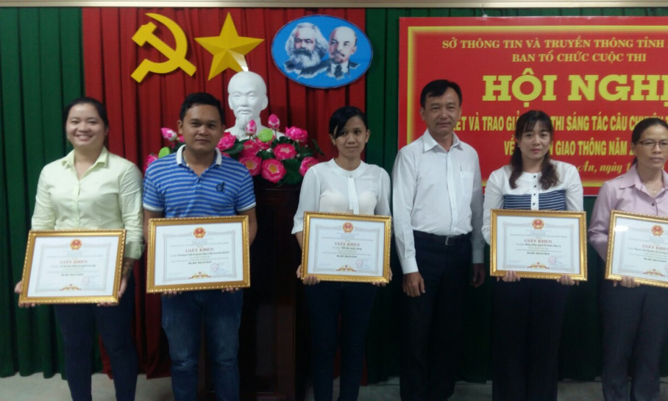 Tổng kết v&agrave; trao giải Cuộc thi s&aacute;ng t&aacute;c c&acirc;u chuyện truyền thanh về An to&agrave;n giao th&ocirc;ng năm 2018