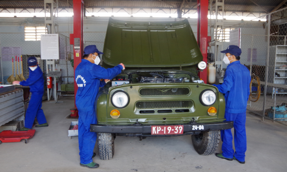 Lặng thầm những người l&iacute;nh trạm