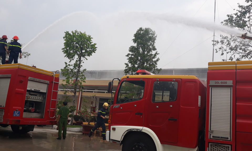 TP T&acirc;n An: Thực tập phương &aacute;n chữa ch&aacute;y, cứu nạn cứu hộ