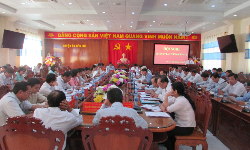 Hội nghị huyện ủy Bến Lức triển khai nhiệm vụ 3 th&aacute;ng cuối năm 2018