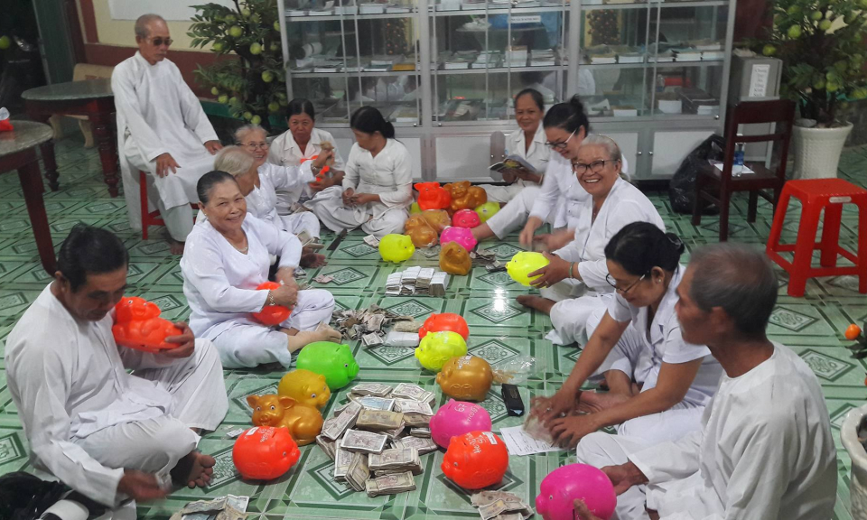 Bến Lức: Lễ &ldquo;khui heo đất&rdquo; g&acirc;y Quỹ từ thiện