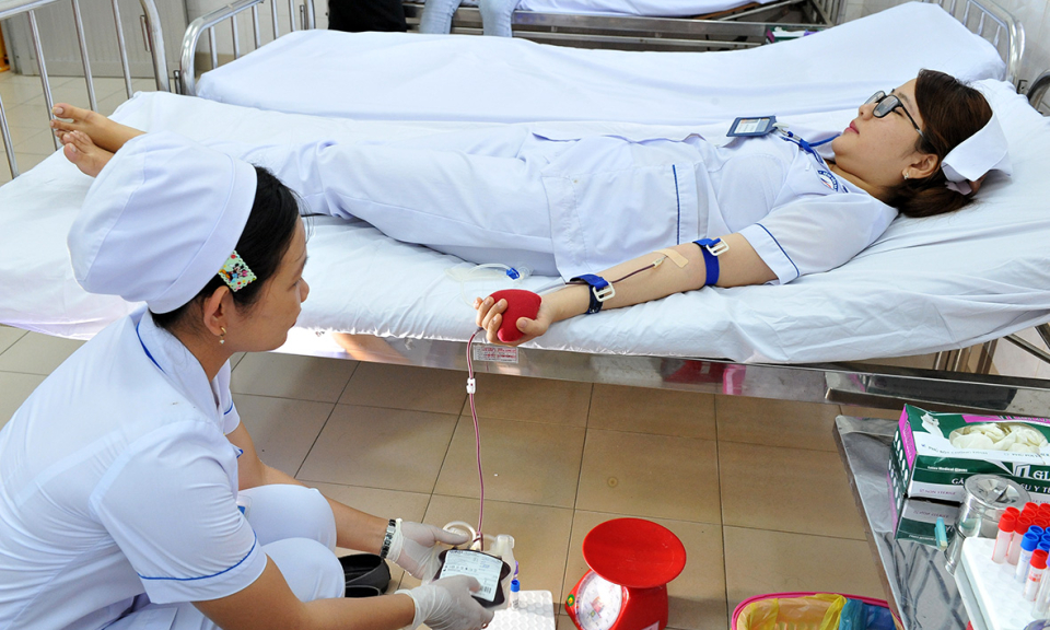 Bệnh viện Đa khoa tỉnh Long An: Ph&aacute;t động thi đua hiến m&aacute;u t&igrave;nh nguyện