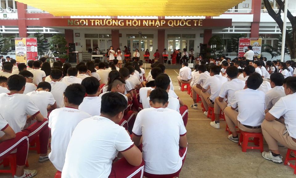 Bến Lức: Tăng cường tuy&ecirc;n truyền ph&ograve;ng, chống t&aacute;c hại thuốc l&aacute; trong trường học