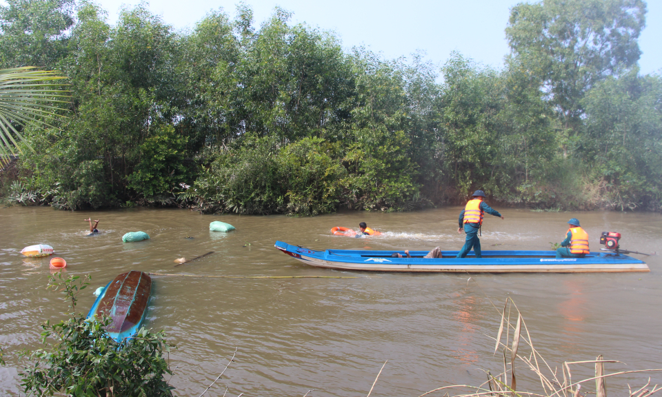 Thủ Thừa: Diễn tập ph&ograve;ng chống thi&ecirc;n tai v&agrave; t&igrave;m kiếm cứu nạn