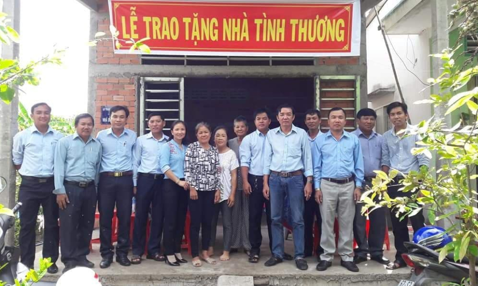 Bến Lức: Nổ lực hỗ trợ người ngh&egrave;o gặp kh&oacute; khăn về nh&agrave; ở