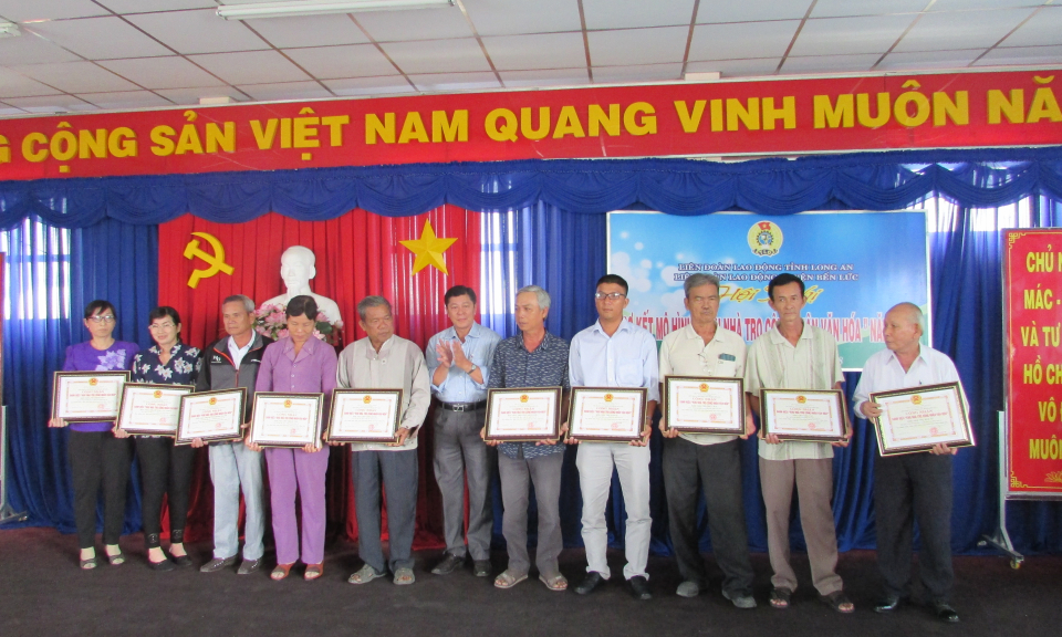 Bến Lức: Sơ kết m&ocirc; h&igrave;nh &ldquo;khu nh&agrave; trọ c&ocirc;ng nh&acirc;n văn h&oacute;a&rdquo;