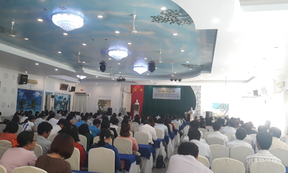 Sinh hoạt chuy&ecirc;n đề “Phụ nữ trong đổi mới gi&aacute;o dục ở nh&agrave; trường, gia đ&igrave;nh v&agrave; x&atilde; hội”