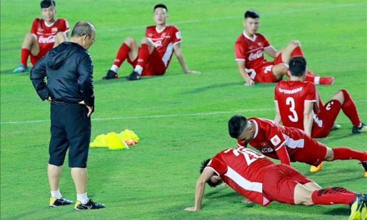 HLV Park Hang Seo lo lắng về vấn đề ti&ecirc;u cực ở AFF Cup 2018