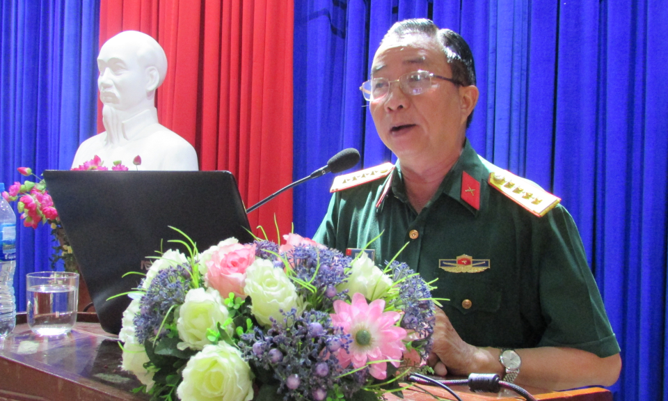 Huyện ủy Bến Lức tổ chức n&oacute;i chuyện thời sự