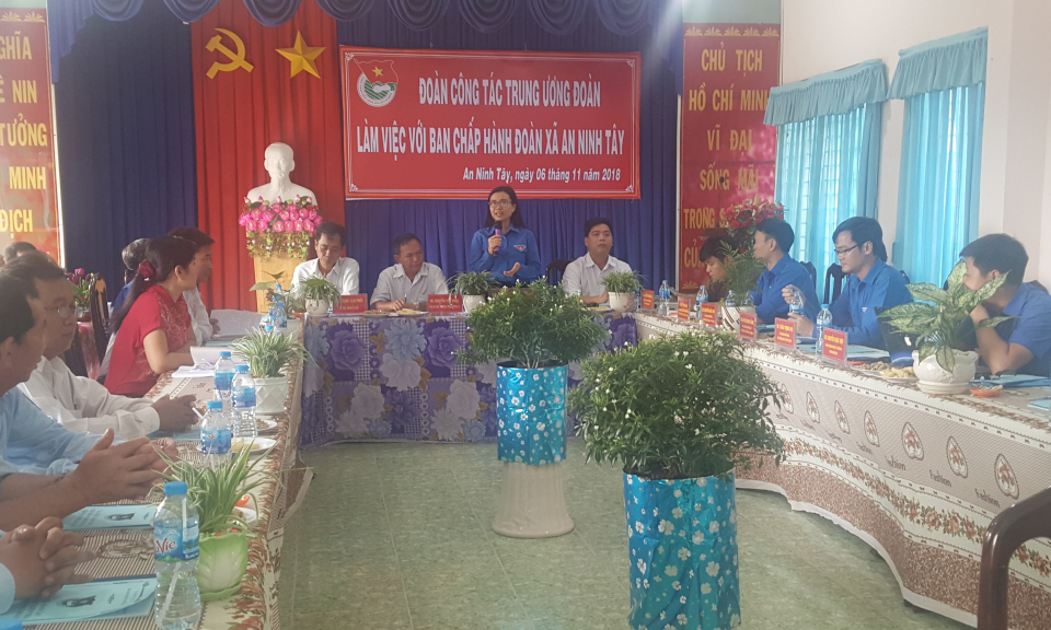 Trung Ương Đ&ograve;an l&agrave;m việc tại Đức H&ograve;a