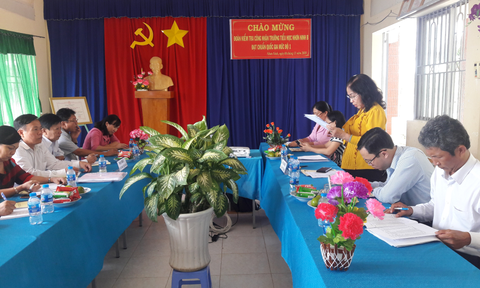 T&acirc;n Thạnh: Ph&uacute;c tra c&ocirc;ng nhận lại trường tiểu học Nhơn Ninh B đạt chuẩn quốc gia