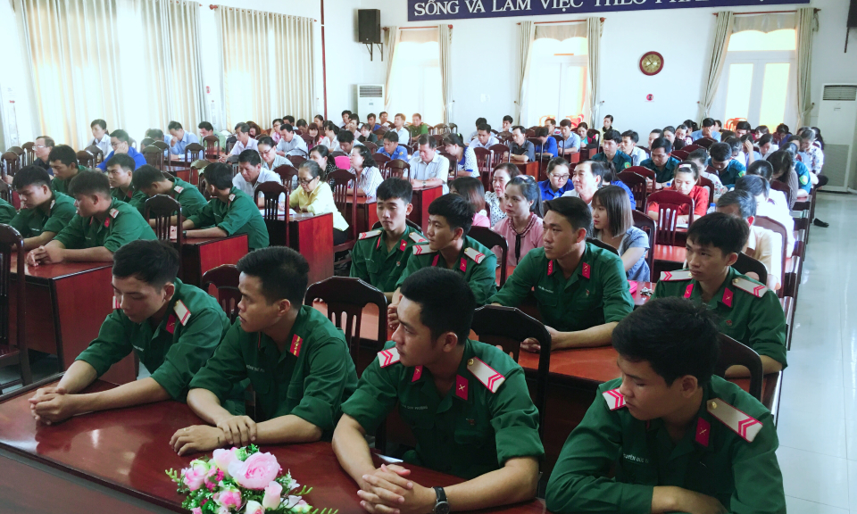 TX Kiến Tường : Hưởng ứng ng&agrave;y Ph&aacute;p luật nước CHXHCN Việt Nam 9/11