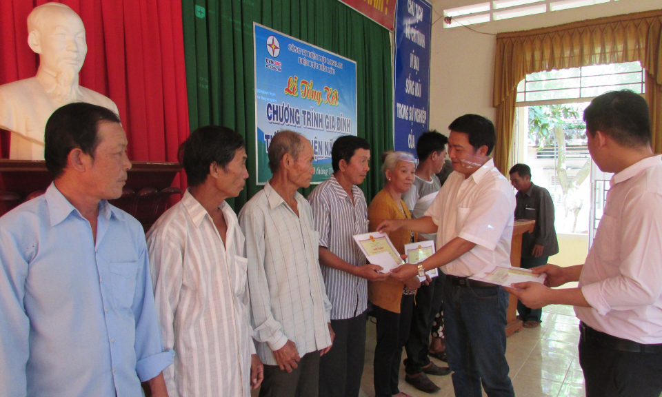 Bến Lức: Tổng kết chương tr&igrave;nh gia đ&igrave;nh tiết kiệm điện