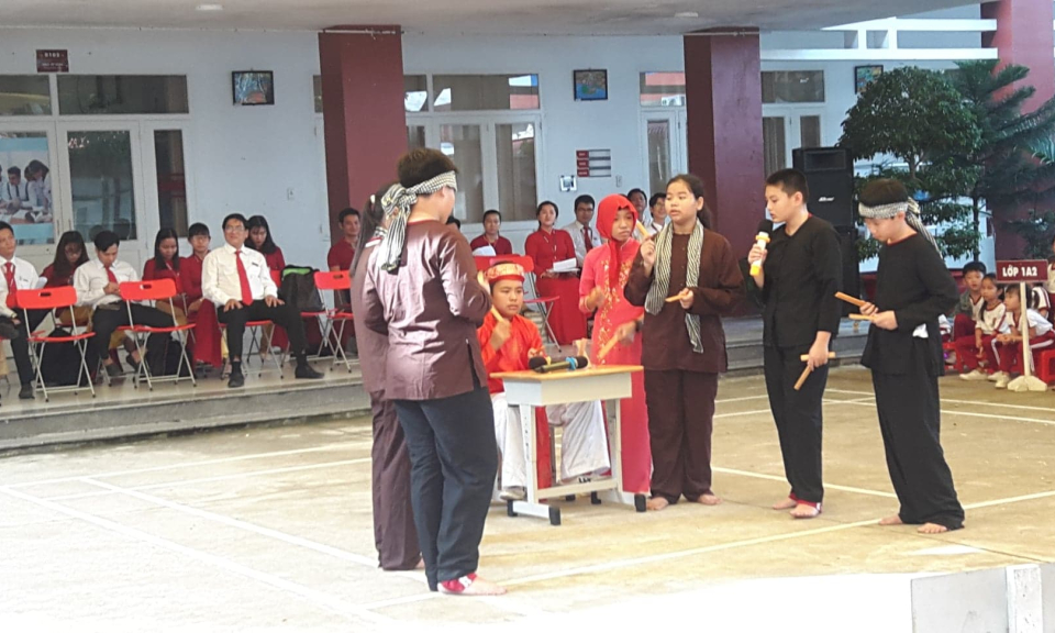 Học văn theo h&igrave;nh thức s&acirc;n khấu h&oacute;a – Vui v&agrave; hiệu quả