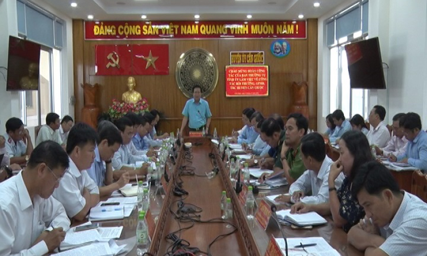 B&iacute; thư tỉnh ủy Phạm Văn Rạnh l&agrave;m việc với Ban thường vụ huyện ủy Cần Giuộc