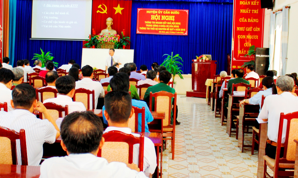 Cần Đước: Hội nghị th&ocirc;ng tin thời sự Qu&yacute; IV/2018