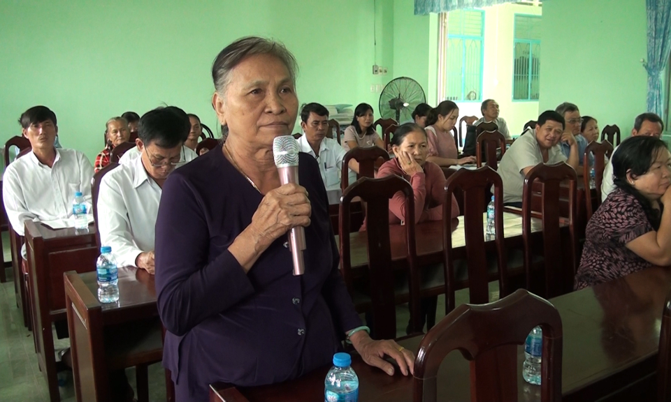 Đại biểu HĐND tỉnh tiếp x&uacute;c cử tri Bến Lức, Đức Ho&agrave;