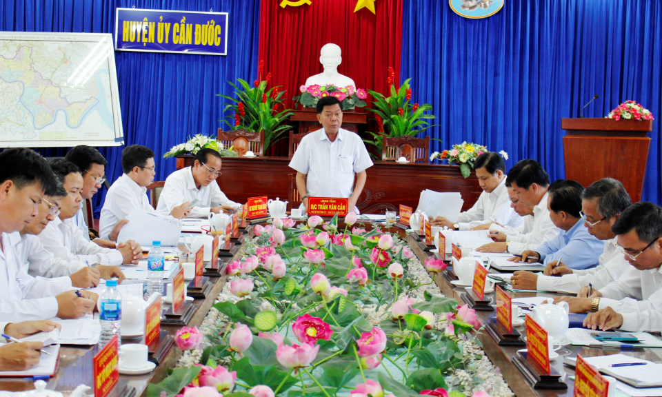 Chủ tịch UBND tỉnh Trần Văn Cần chỉ đạo tập trung th&aacute;o gỡ kh&oacute; khăn, đẩy nhanh tiến độ bồi thường, giải ph&oacute;ng mặt bằng , t&aacute;i định cư tr&ecirc;n địa b&agrave;n Cần Đước
