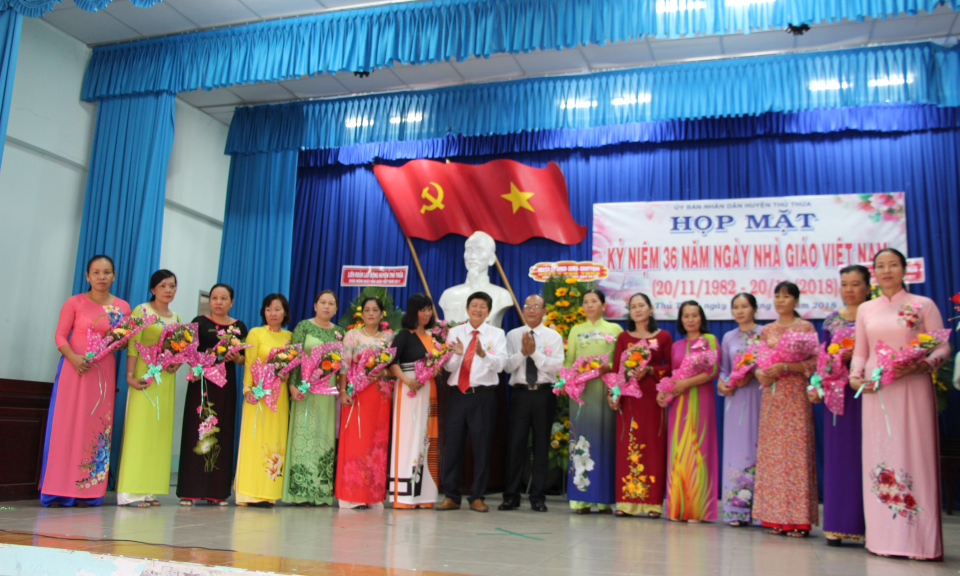 Thủ Thừa: Họp mặt kỷ niệm 36 năm nh&agrave; gi&aacute;o Việt Nam