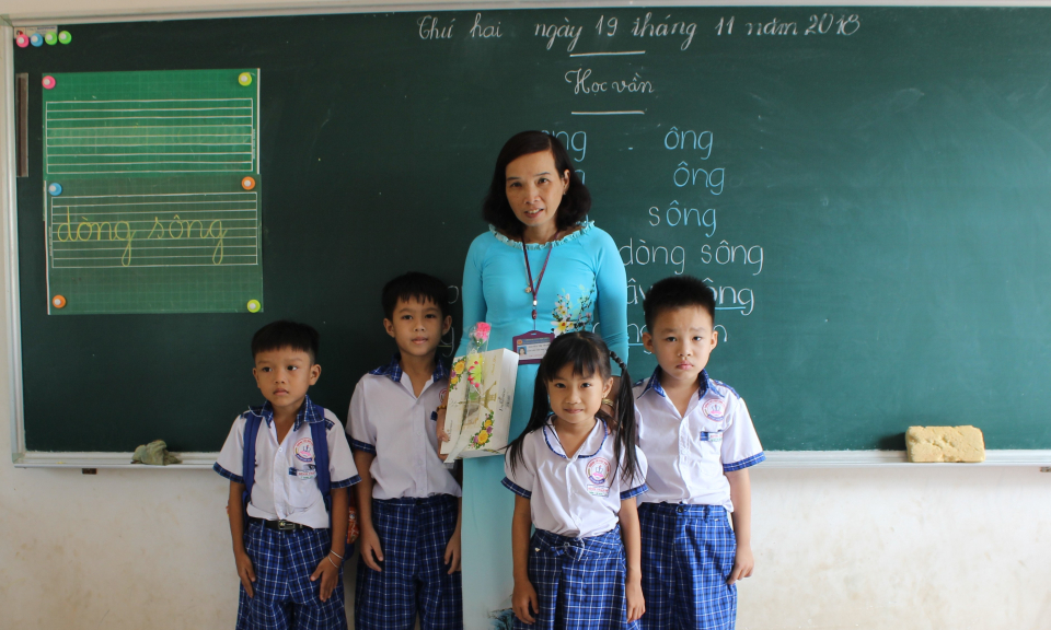 Gương s&aacute;ng nh&agrave; gi&aacute;o ưu t&uacute; Nguyễn Thị Thanh