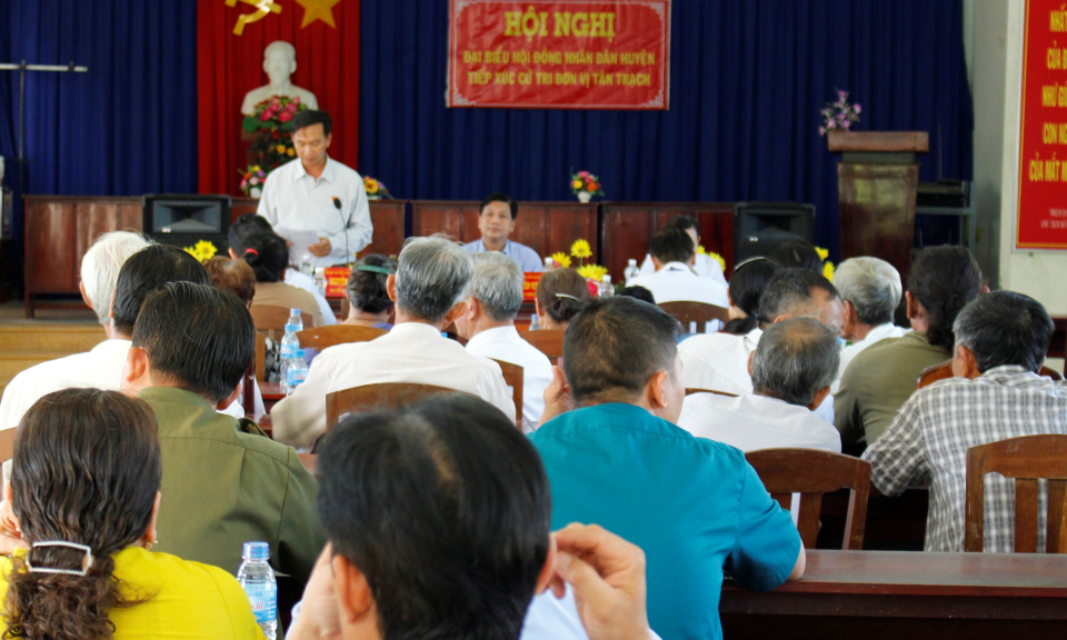 Đại biểu HĐND huyện Cần Đước tiếp x&uacute;c cử tri x&atilde; T&acirc;n Trạch