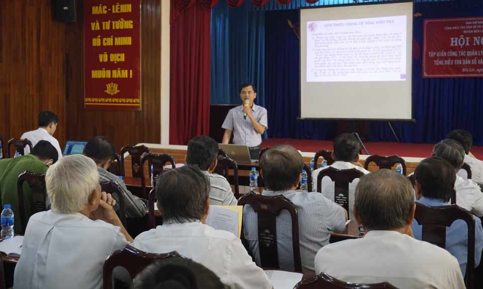 Bến Lức: Tập huấn c&ocirc;ng t&aacute;c tổng điều tra d&acirc;n số v&agrave; nh&agrave; ở năm 2019