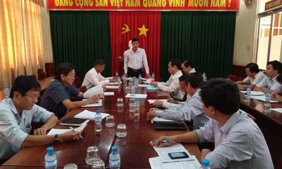 Bến Lức: Thảo luận c&aacute;c nội dung dự kiến tr&igrave;nh tại kỳ họp HĐND tỉnh lần thứ 12 kho&aacute; IX