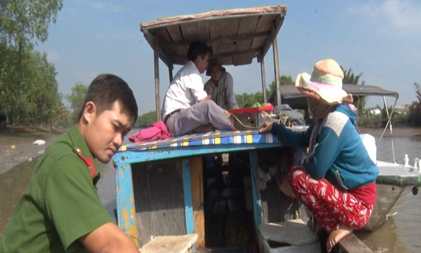 Cần Giuộc: Kiểm tra đ&aacute;nh bắt thủy sản bằng h&oacute;a chất, xung điện