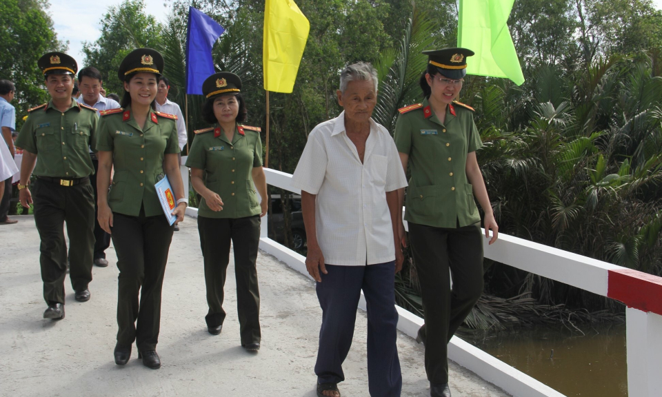 Bến Lức: Kh&aacute;nh th&agrave;nh cầu k&ecirc;nh Ranh