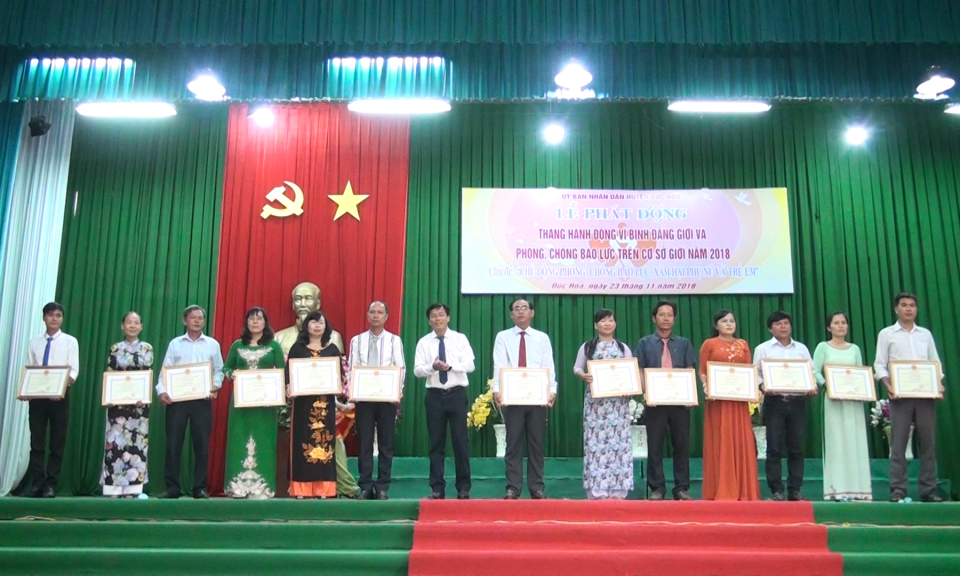 Đức Ho&agrave;: Lễ ph&aacute;t động th&aacute;ng h&agrave;nh động v&igrave; b&igrave;nh đẳng giới