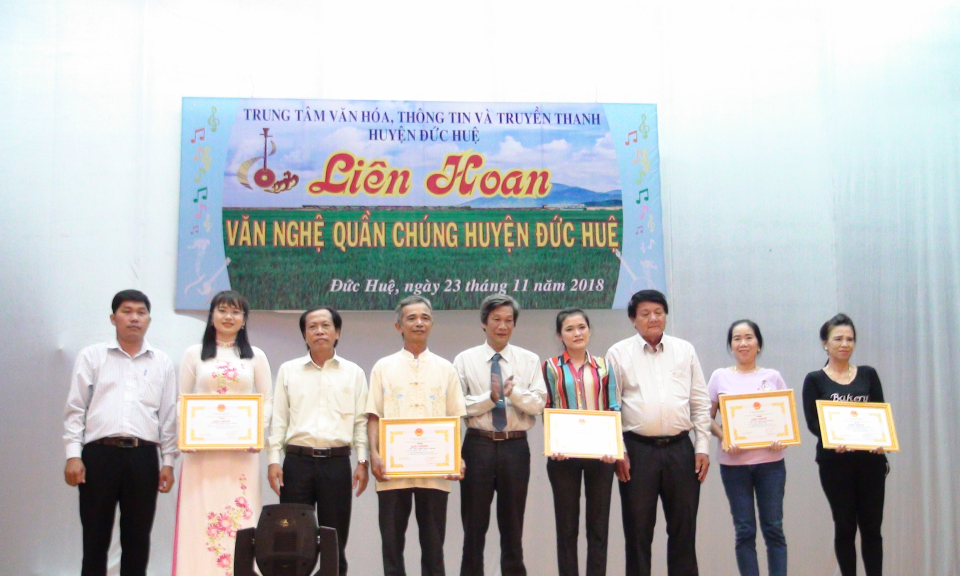 Đức Huệ: Li&ecirc;n hoan văn nghệ quần ch&uacute;ng năm 2018