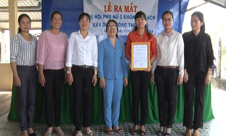 Ra mắt m&ocirc; h&igrave;nh &ldquo;Chi hội phụ nữ 5 kh&ocirc;ng, 3 sạch x&acirc;y dựng n&ocirc;ng th&ocirc;n mới&rdquo;
