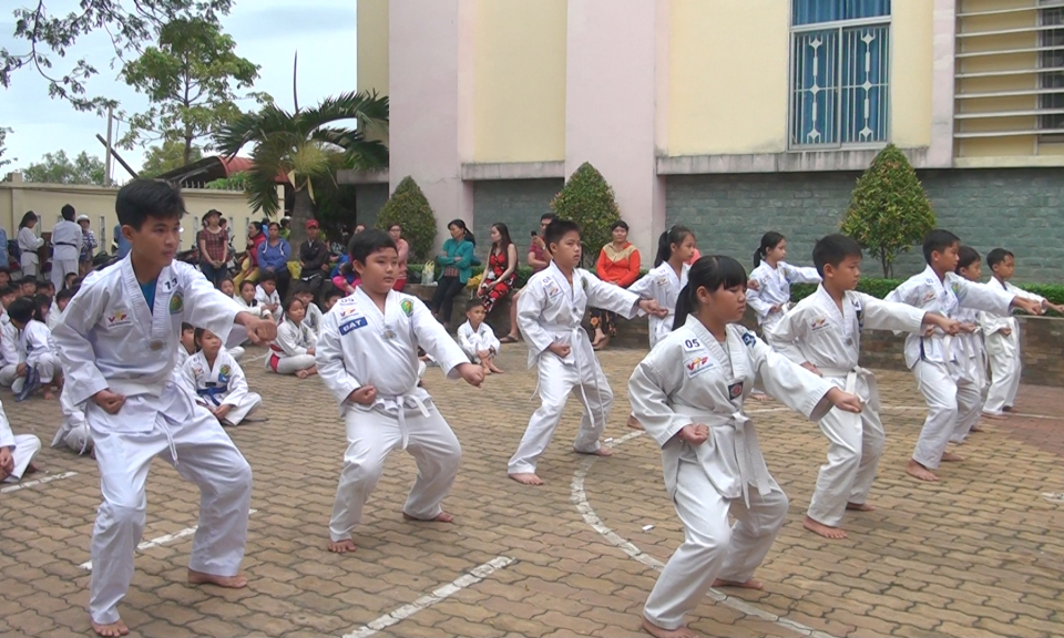 Đức H&ograve;a: Kỳ thi n&acirc;ng đai cấp v&otilde; sinh Taekwondo