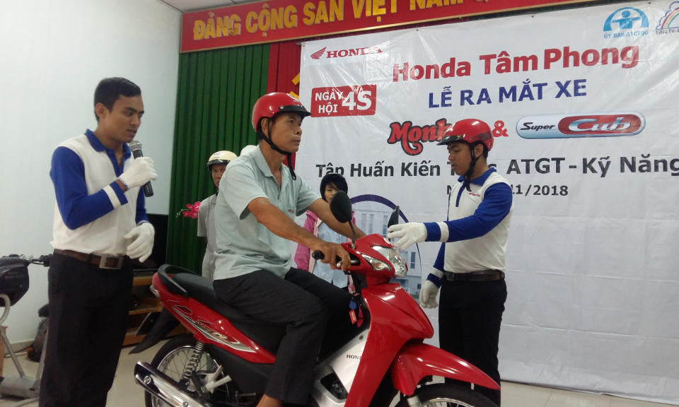 TP T&acirc;n An: Tập huấn tuy&ecirc;n truyền luật giao th&ocirc;ng đường bộ