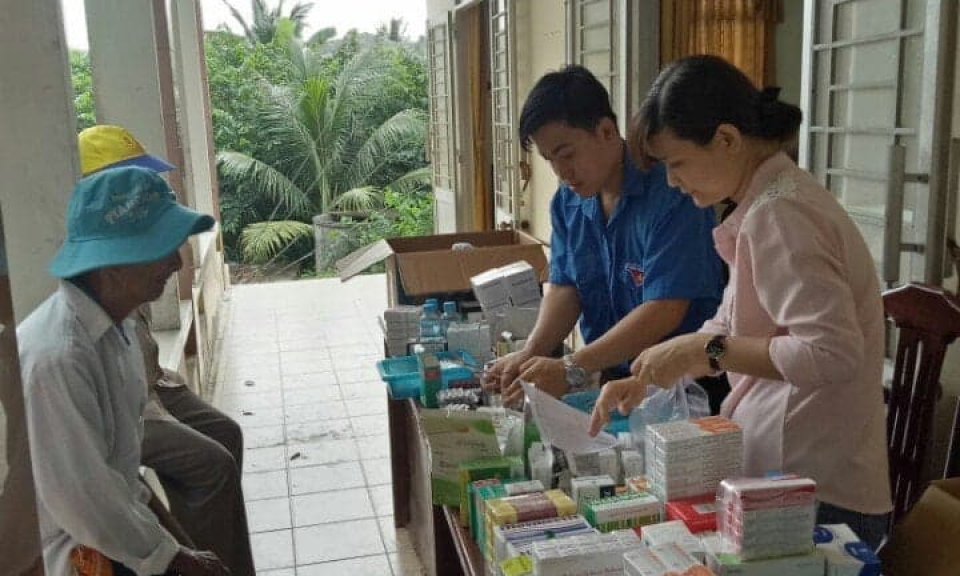 Bến Lức: Chăm s&oacute;c sức khỏe người cao tuổi