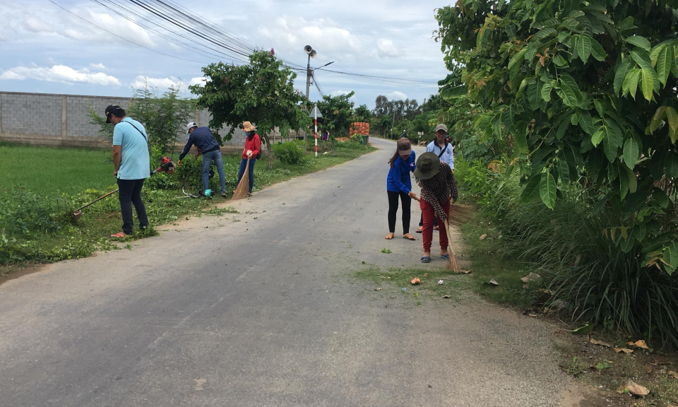 Sức trẻ tham gia x&acirc;y dựng văn minh đ&ocirc; thị v&agrave; n&ocirc;ng th&ocirc;n mới