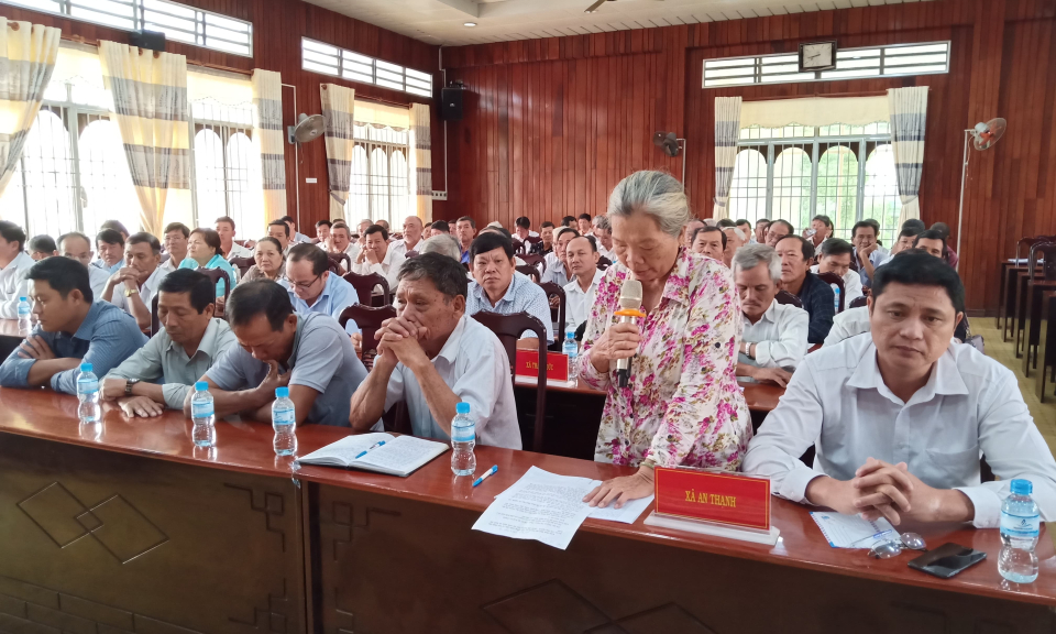 Chủ tịch UBND huyện Bến Lức đối thoại với nh&acirc;n d&acirc;n