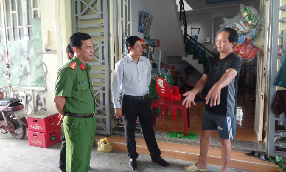 B&iacute; thư huyện ủy Cần Giuộc kiểm tra t&igrave;nh h&igrave;nh thực tế c&aacute;c khu d&acirc;n cư tự ph&aacute;t