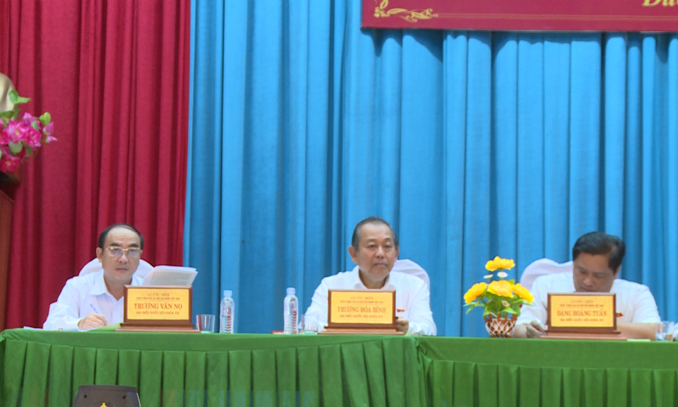 Phó Thủ tướng thường trực Ch&iacute;nh Phủ Trương Hòa Bình ti&ecirc;́p xúc cử tri huy&ecirc;̣n Đức Hu&ecirc;̣