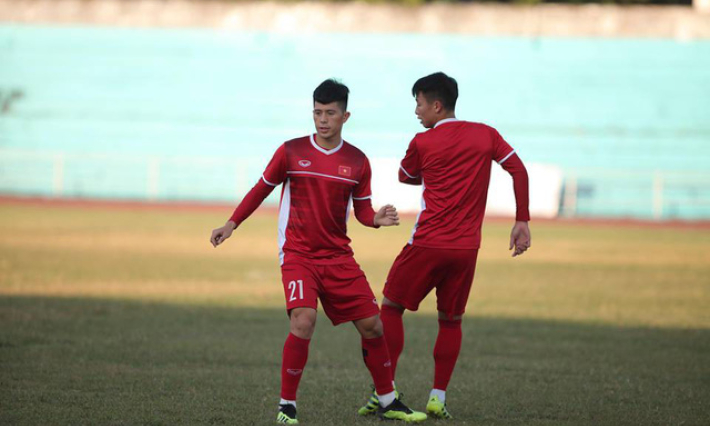 ĐT Việt Nam t&igrave;m s&acirc;n tập mới tr&ecirc;n đất L&agrave;o