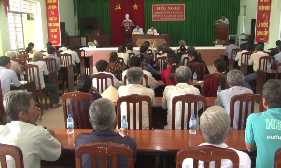 TX Kiến Tường: Đo&agrave;n ĐBQH tiếp x&uacute;c cử tri x&atilde; Tuy&ecirc;n Thạnh