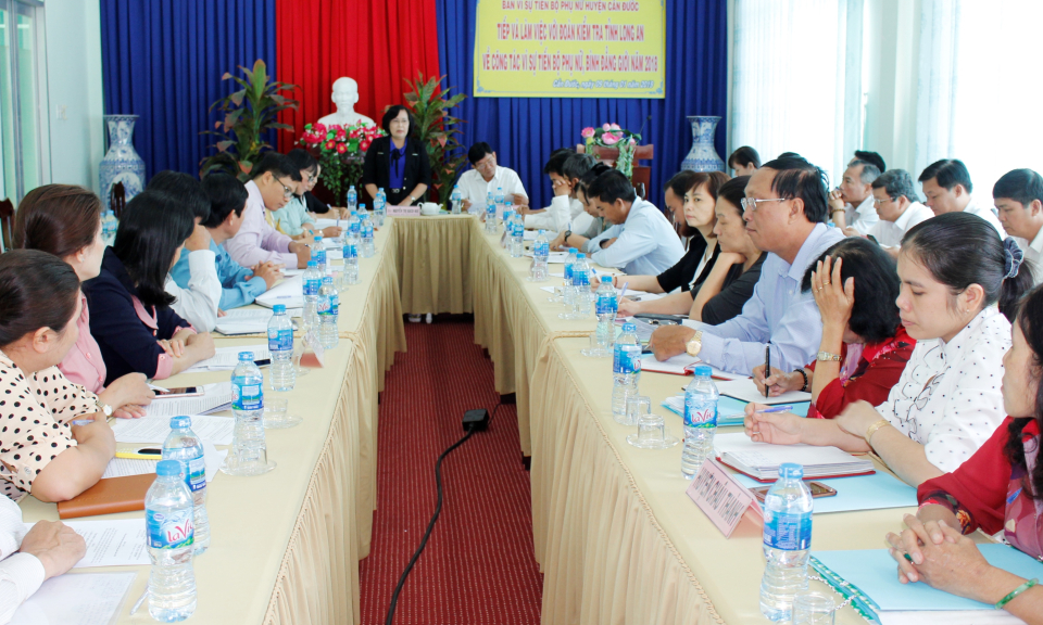Ban v&igrave; sự tiến bộ Phụ nữ tỉnh Long An l&agrave;m việc tại Cần Đước