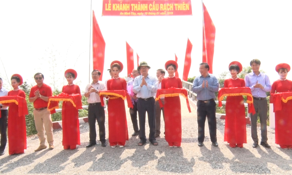 Đức H&ograve;a: Lễ kh&aacute;nh th&agrave;nh 8 cầu giao th&ocirc;ng n&ocirc;ng th&ocirc;n